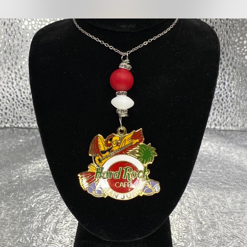 Hard Rock Cafe Necklace With Red White And Gold Charm 16$